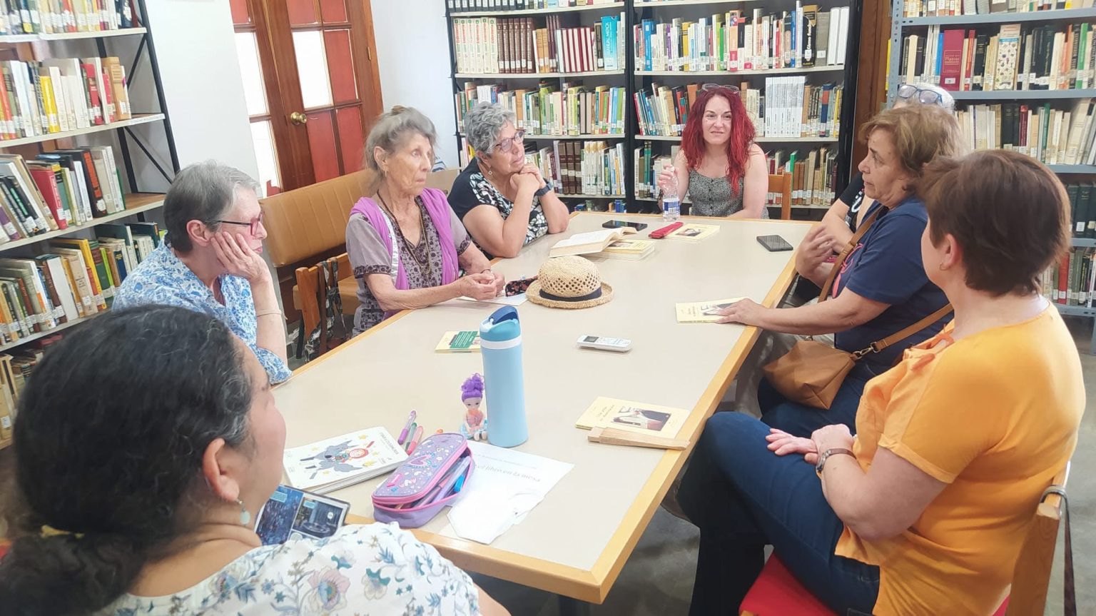 Reunión del club de lectura en la biblioteca municipal – Ayuntamiento ...